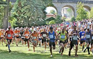 Régis Mesnard monte sur le podium au semi-marathon de la haute vallée de l'Erdre