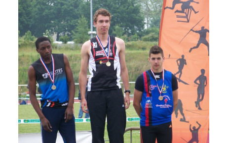 Luigi Moreau 3eme du 400m  au Chp Régionaux deLaval