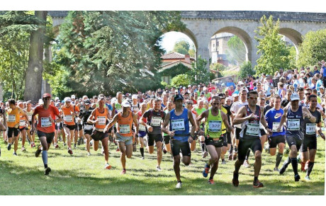 Régis Mesnard monte sur le podium au semi-marathon de la haute vallée de l'Erdre