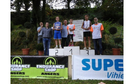 Alicia Mathien sur la  1ere marche